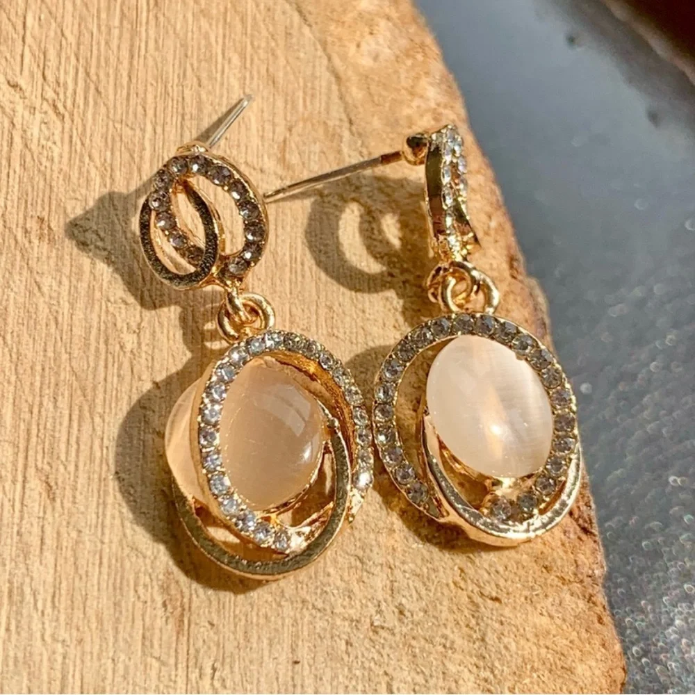 Luxury Stunning Unique CZ Crystal Gorgeous Earrings - Picture 4 of 5